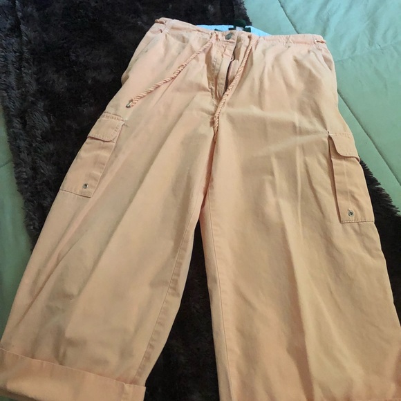 Ralph Lauren Peach Cuffed Cargo/Capri Pants Size 4 - Picture 3 of 11